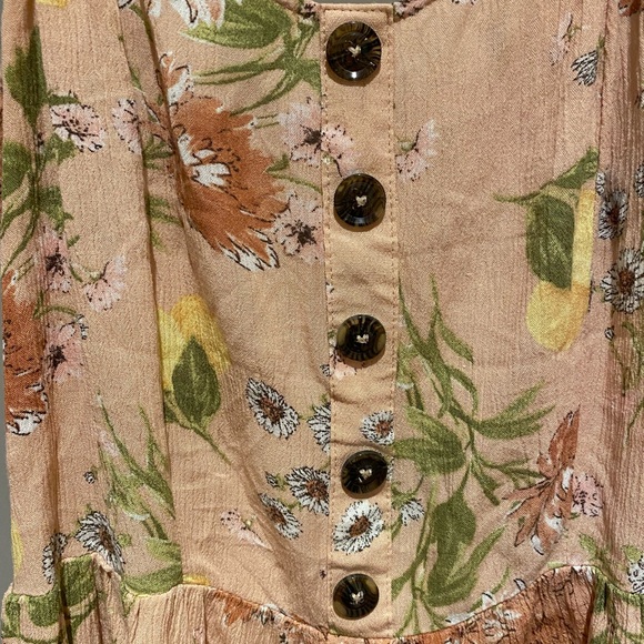 Lily White floral tank top with buttons.size medium - Picture 3 of 7